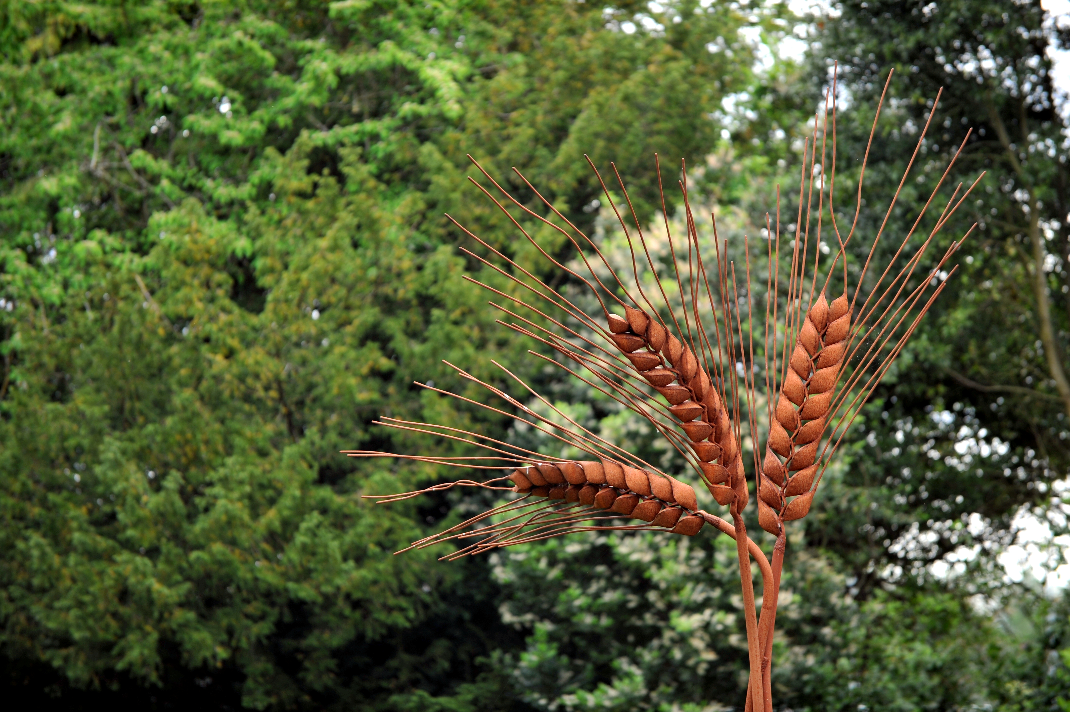 A sculpture of a wheatsheaf
