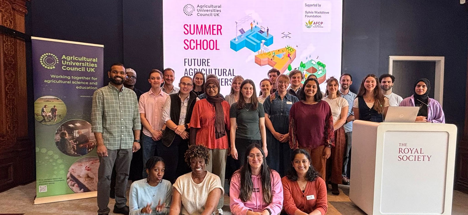 group of students who attended the auc summer school