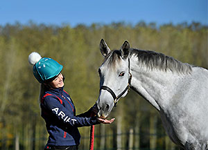 Student with horse at Fossehill