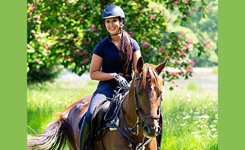 Jesamine Corran riding a horse