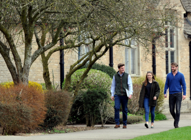 People walking on the RAU campus